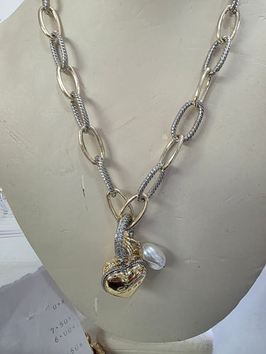 Hearty charm heart necklace