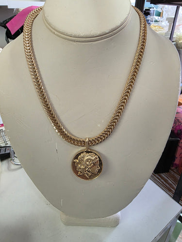Vita necklace